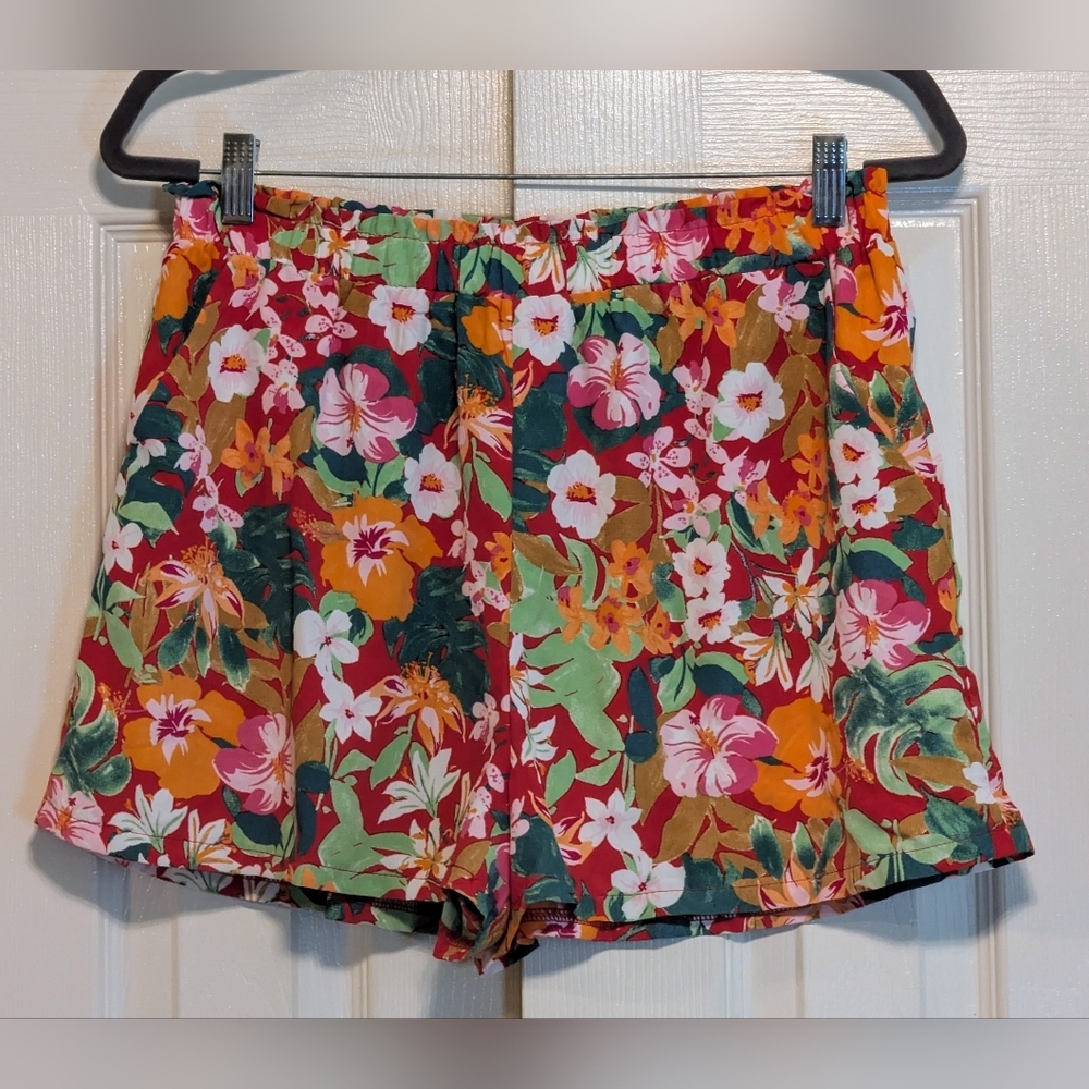 Lily Rose Shorts with Vibrant Floral Design - Picture 2 of 5